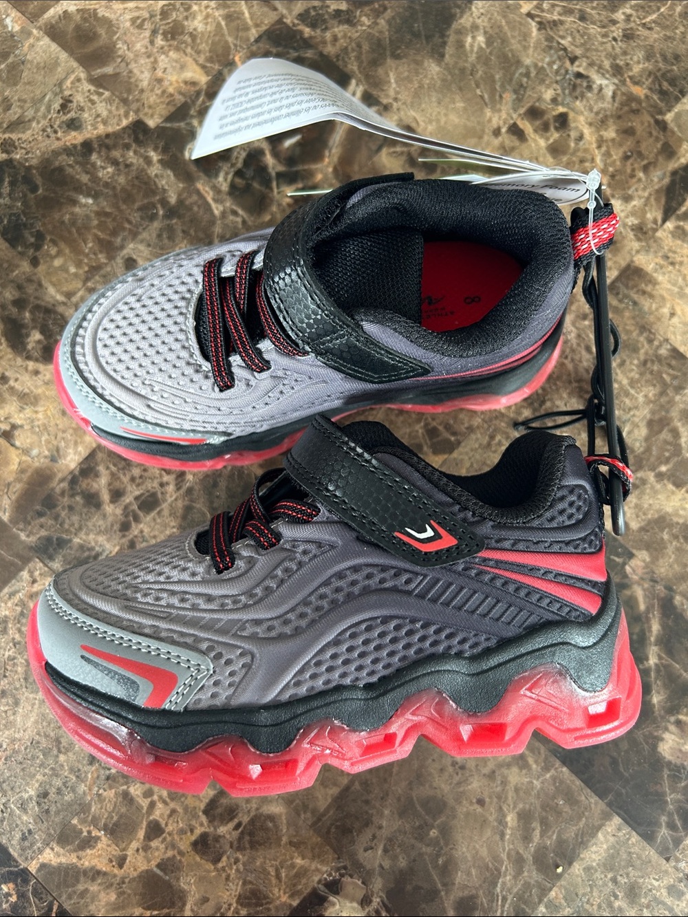 NWT 🆕 Athletic Works Boys’ Light Up Shoes
